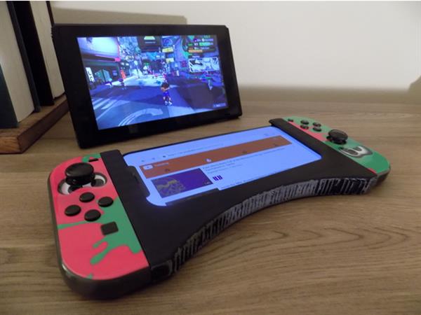 <b>3D打印的手柄可以同時處理智能手機(jī)和任天堂切換</b>