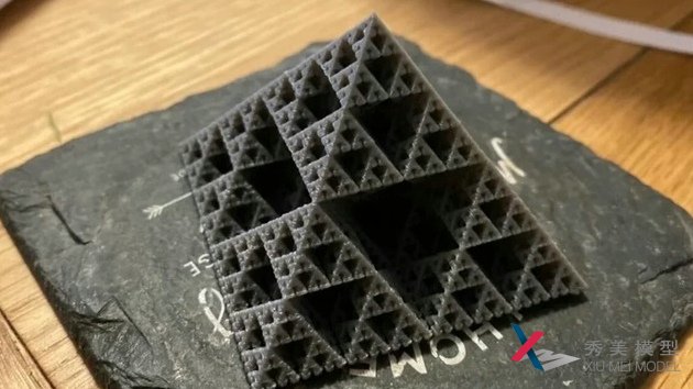 <b>3D打印教學(xué)模型，展現數學(xué)方程式之美</b>